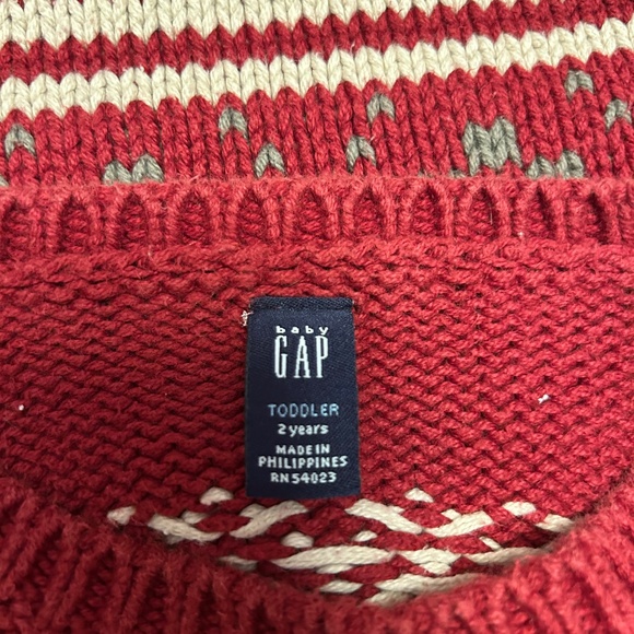 Gap Kids toddler size 2T red sweater with white rain deer with knitted designs. - Picture 5 of 5